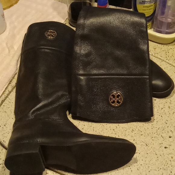 Tory Burch boots. 8.5 Black. Almost perfect with little scuff on toe (see pic) - Picture 2 of 5